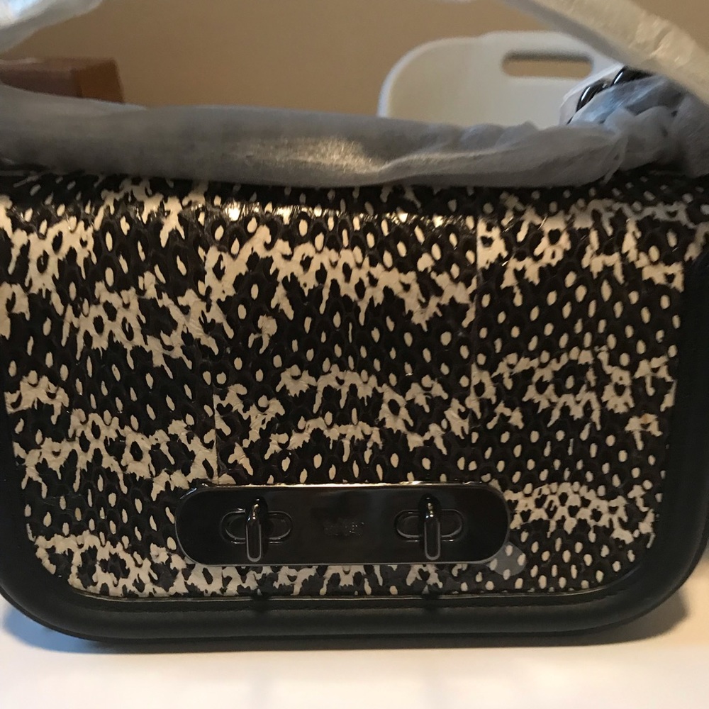 Coach Swagger 20 Shoulder Bag Black/Chalk Snake